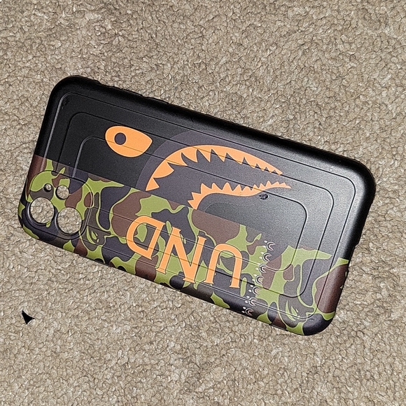 Undefeated x bape iphone 11 6.1" phone case - Picture 3 of 9